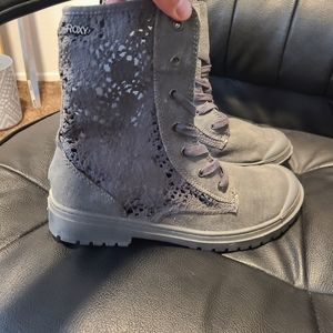 Roxy Canvas crochet gray boots size 9